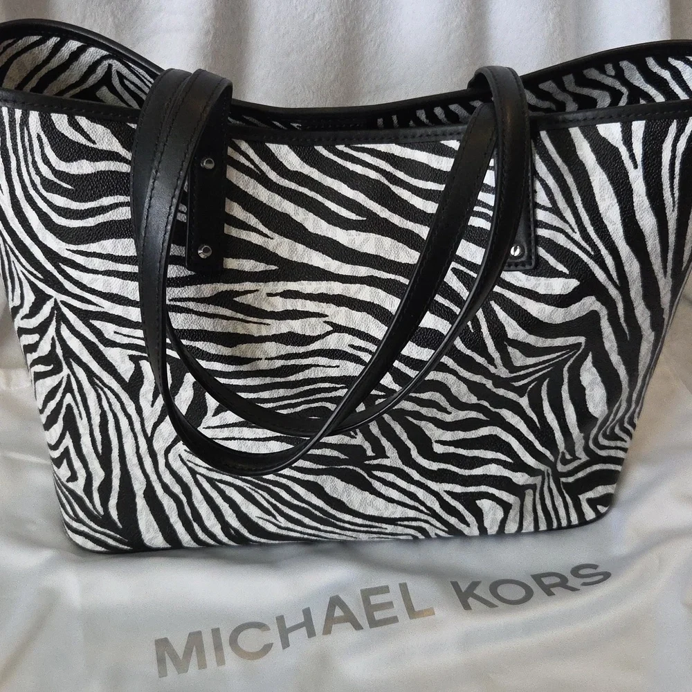 Michael Kors Carter Lg Tote Bag - Picture 3 of 4